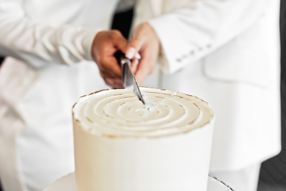 Minimalistická svadobná torta